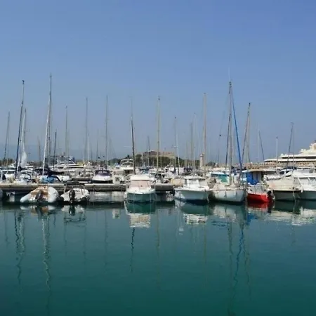 Des Iles Apartman *